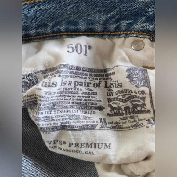 Levi's 501 Button Fly High Rise Distressed Mom Jean size 26 - Picture 8 of 10